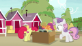 wiki:cutie_mark_crusaders_digging_through_the_box_s7e8.png