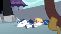 wiki:shining_armor_on_the_ground_powerless_s4e26.png