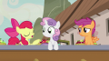 wiki:apple_bloom_she_s_just_been_orderin_a_lot_of_apples_s7e8.png