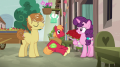 wiki:sugar_belle_accepting_roses_from_feather_bangs_s7e8.png