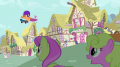 wiki:ponies_noticing_scootaloo_in_the_air_s3e6.png