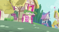 wiki:pony_looks_out_his_window_s3e06.png
