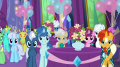 wiki:ponies_and_changelings_in_dining_hall_right_side_s7e1_2_.png
