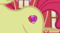 wiki:apple_bloom_receives_her_cutie_mark_s5e18.png