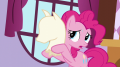 wiki:pinkie_holding_mannequin_head_s5e11.png